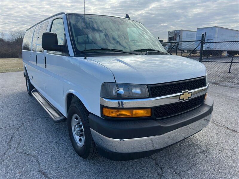 2020 Chevrolet Express LT Passenger - Photo 3 - Indianapolis, IN 46234
