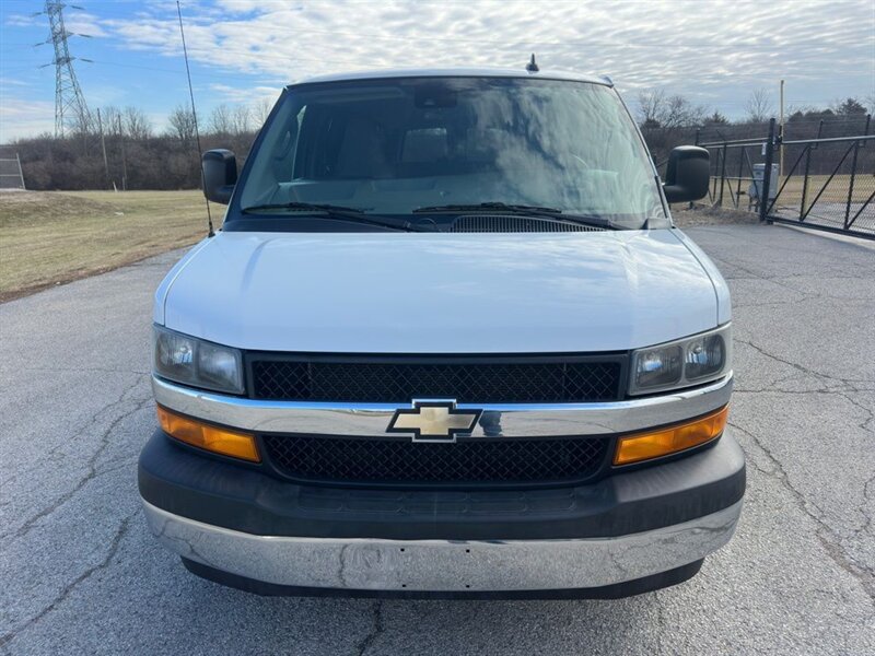 2020 Chevrolet Express LT Passenger - Photo 2 - Indianapolis, IN 46234