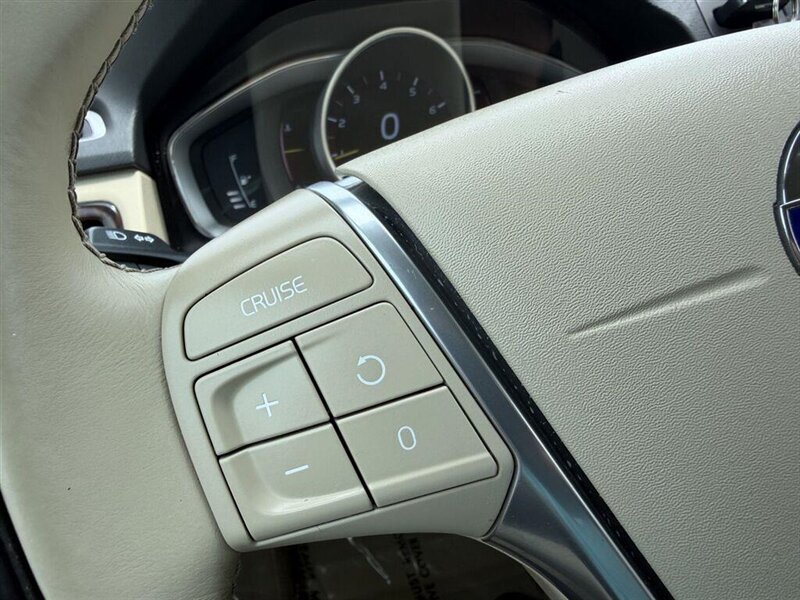 2016 Volvo XC70 T5 Drive-E Premier - Photo 15 - Indianapolis, IN 46234