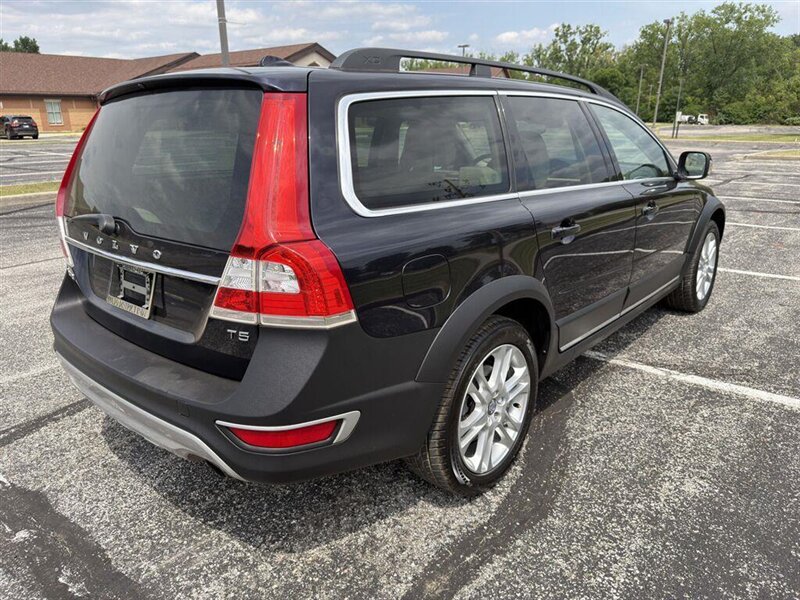 2016 Volvo XC70 T5 Drive-E Premier - Photo 4 - Indianapolis, IN 46234