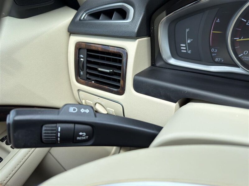 2016 Volvo XC70 T5 Drive-E Premier - Photo 17 - Indianapolis, IN 46234