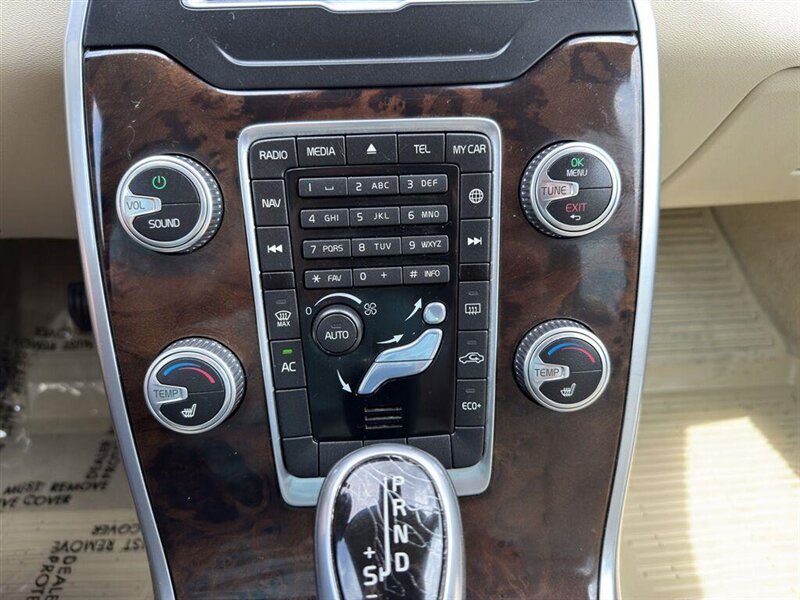 2016 Volvo XC70 T5 Drive-E Premier - Photo 23 - Indianapolis, IN 46234