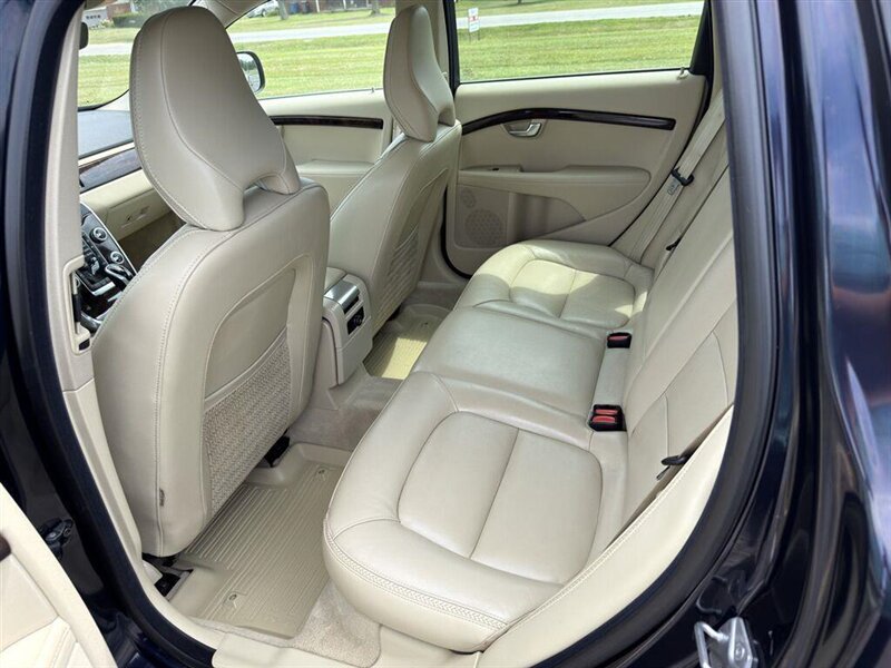 2016 Volvo XC70 T5 Drive-E Premier - Photo 11 - Indianapolis, IN 46234