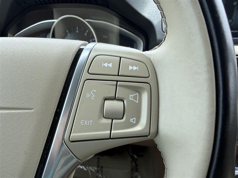 2016 Volvo XC70 T5 Drive-E Premier - Photo 14 - Indianapolis, IN 46234