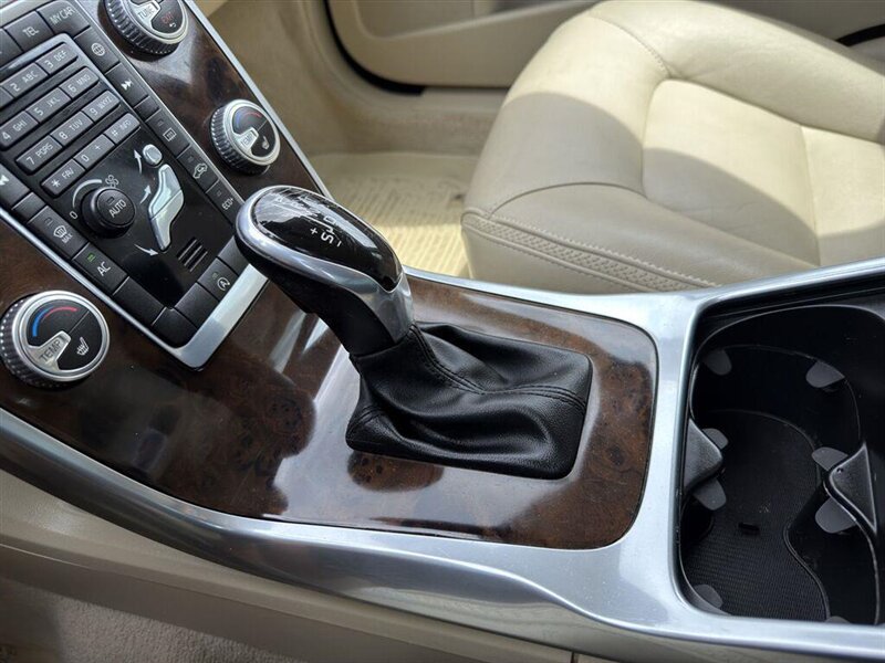 2016 Volvo XC70 T5 Drive-E Premier - Photo 24 - Indianapolis, IN 46234