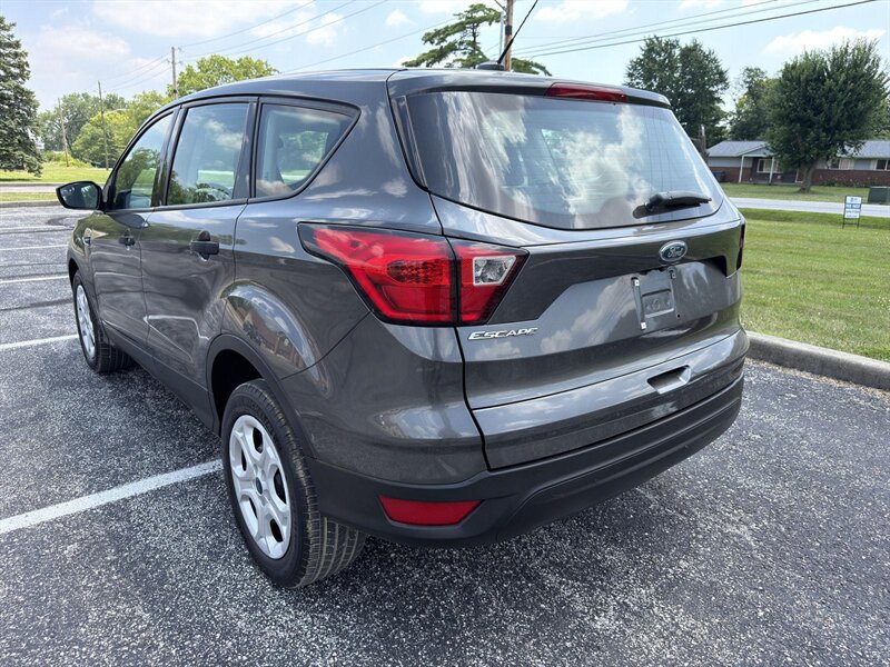 2019 Ford Escape S - Photo 6 - Indianapolis, IN 46234