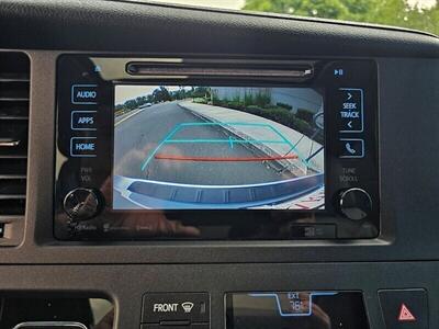 2016 Toyota Sienna XLE 7-Passenger w/ Captains Chairs - Photo 21 - Eugene, OR 97403