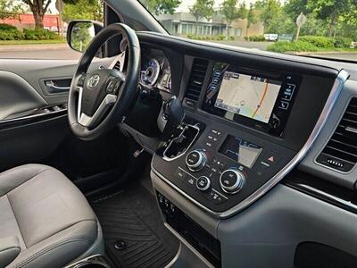 2016 Toyota Sienna XLE 7-Passenger w/ Captains Chairs - Photo 19 - Eugene, OR 97403