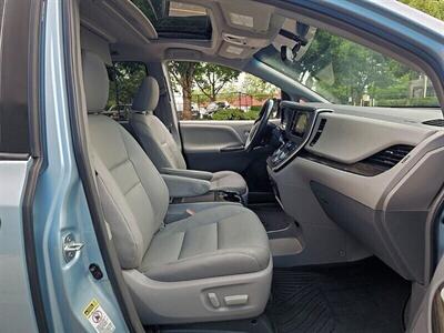 2016 Toyota Sienna XLE 7-Passenger w/ Captains Chairs - Photo 17 - Eugene, OR 97403