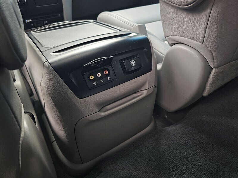2016 Toyota Sienna XLE 7-Passenger w/ Captains Chairs - Photo 32 - Eugene, OR 97403
