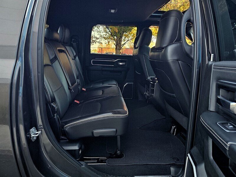 2022 RAM 2500 Laramie Night Edition Mega Cab 4WD Diesel - Photo 22 - Eugene, OR 97403