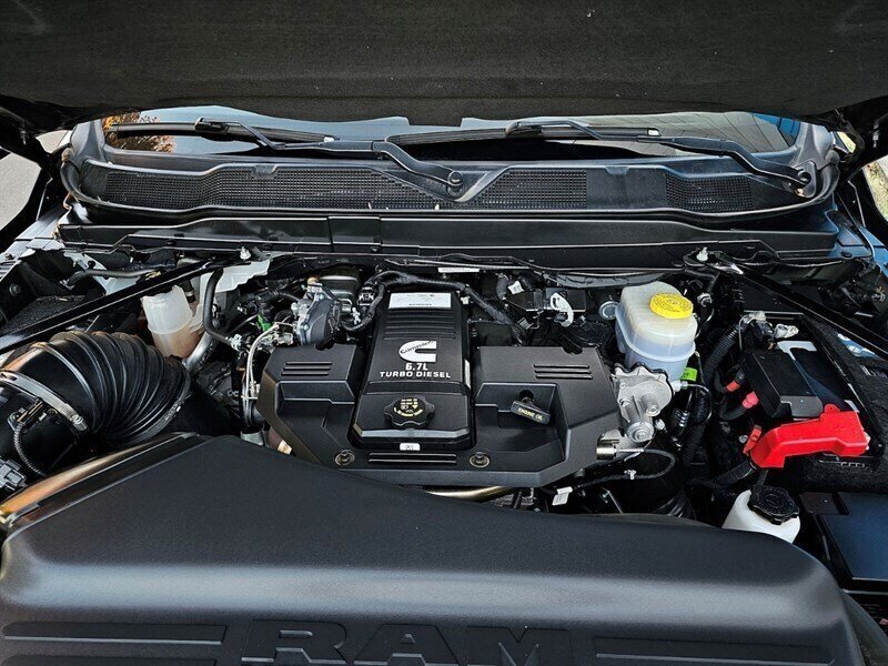 2022 RAM 2500 Laramie Night Edition Mega Cab 4WD Diesel - Photo 12 - Eugene, OR 97403