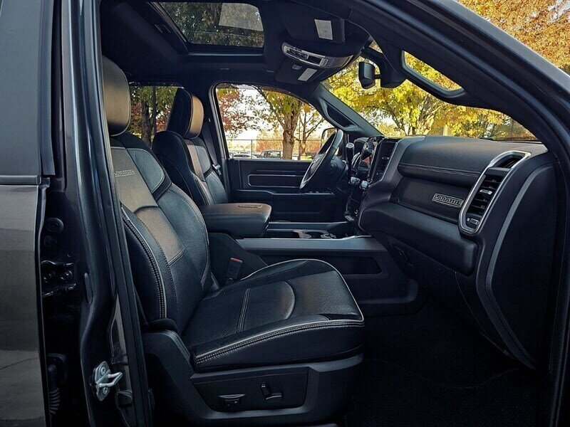 2022 RAM 2500 Laramie Night Edition Mega Cab 4WD Diesel - Photo 17 - Eugene, OR 97403