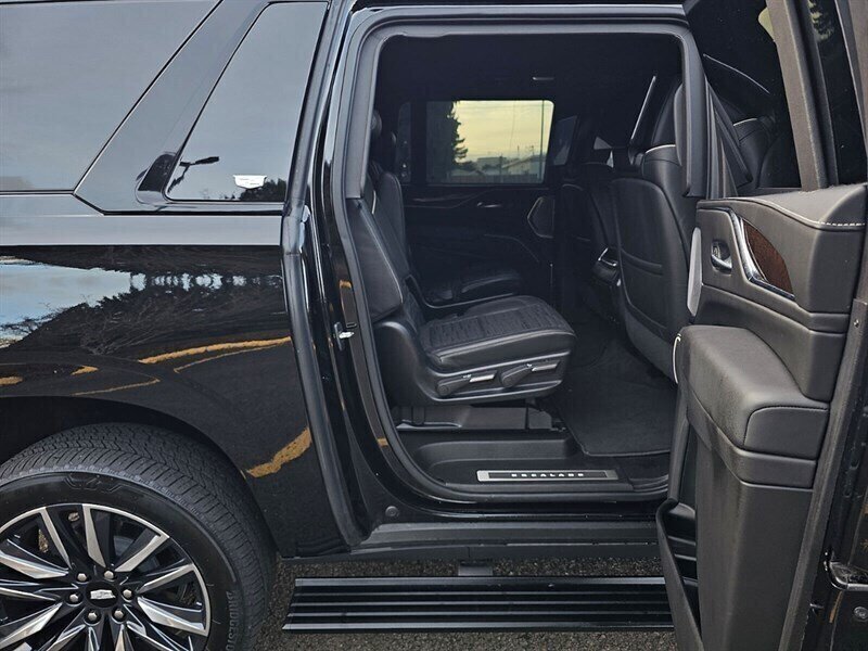 2023 Cadillac Escalade ESV Sport Platinum Bulletproofed by Exec Armor - Photo 29 - Eugene, OR 97403