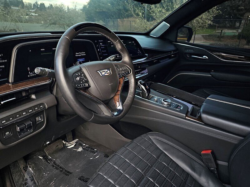 2023 Cadillac Escalade ESV Sport Platinum Bulletproofed by Exec Armor - Photo 34 - Eugene, OR 97403
