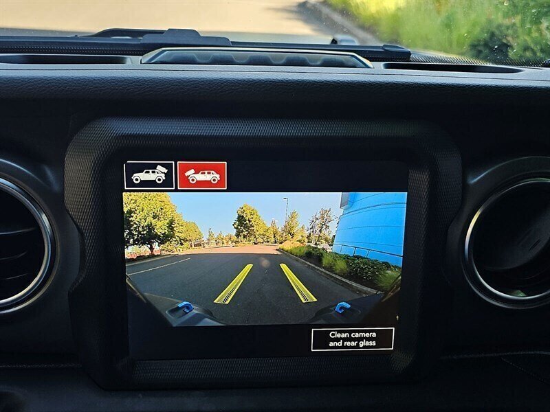 2022 Jeep Wrangler Unlimited Rubicon 4xe Hybrid - Photo 24 - Eugene, OR 97403