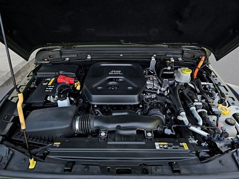 2022 Jeep Wrangler Unlimited Rubicon 4xe Hybrid - Photo 14 - Eugene, OR 97403