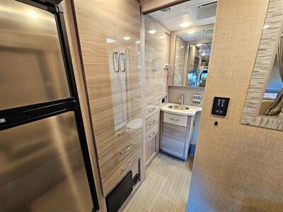 2020 Mercedes-Benz Sprinter 3500XD THOR 24FB Diesel Luxury RV   - Photo 37 - Eugene, OR 97403
