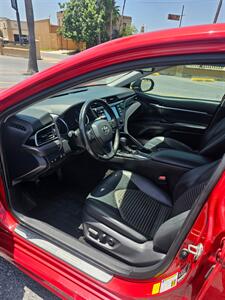 2019 Toyota Camry SE   - Photo 10 - Harlingen, TX 78550
