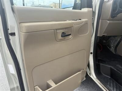 2006 Ford E-350 SD   - Photo 9 - Harlingen, TX 78550