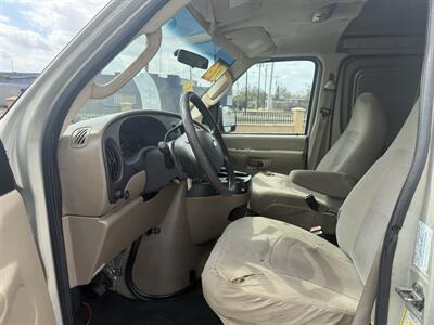 2006 Ford E-350 SD   - Photo 8 - Harlingen, TX 78550