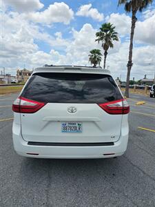 2018 Toyota Sienna LE 7-Passenger Auto Acces   - Photo 5 - Harlingen, TX 78550