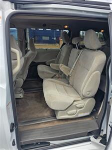 2018 Toyota Sienna LE 7-Passenger Auto Acces   - Photo 9 - Harlingen, TX 78550