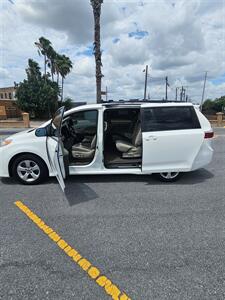 2018 Toyota Sienna LE 7-Passenger Auto Acces   - Photo 7 - Harlingen, TX 78550
