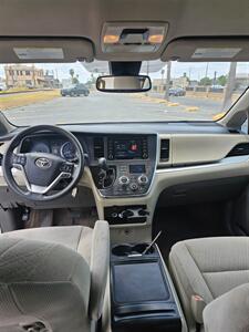 2018 Toyota Sienna LE 7-Passenger Auto Acces   - Photo 10 - Harlingen, TX 78550