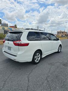 2018 Toyota Sienna LE 7-Passenger Auto Acces   - Photo 4 - Harlingen, TX 78550