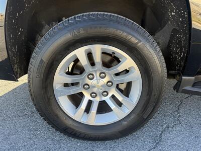 2018 Chevrolet Suburban LT   - Photo 29 - Harlingen, TX 78550