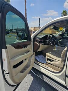 2015 Cadillac Escalade Luxury   - Photo 8 - Harlingen, TX 78550