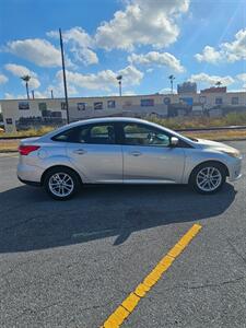2017 Ford Focus SE   - Photo 3 - Harlingen, TX 78550