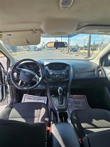 2017 Ford Focus SE   - Photo 9 - Harlingen, TX 78550