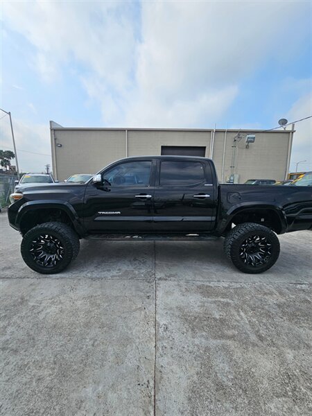 2017 Toyota Tacoma Limited  