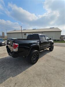 2017 Toyota Tacoma Limited   - Photo 4 - Harlingen, TX 78550