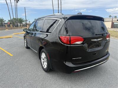 2020 Chrysler Pacifica Limited   - Photo 5 - Harlingen, TX 78550