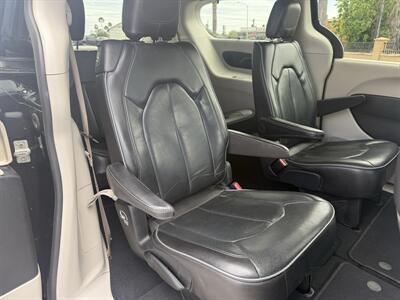 2020 Chrysler Pacifica Limited   - Photo 13 - Harlingen, TX 78550