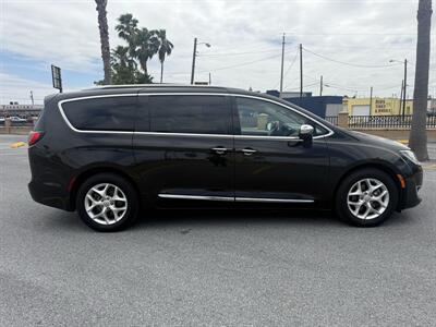 2020 Chrysler Pacifica Limited   - Photo 3 - Harlingen, TX 78550