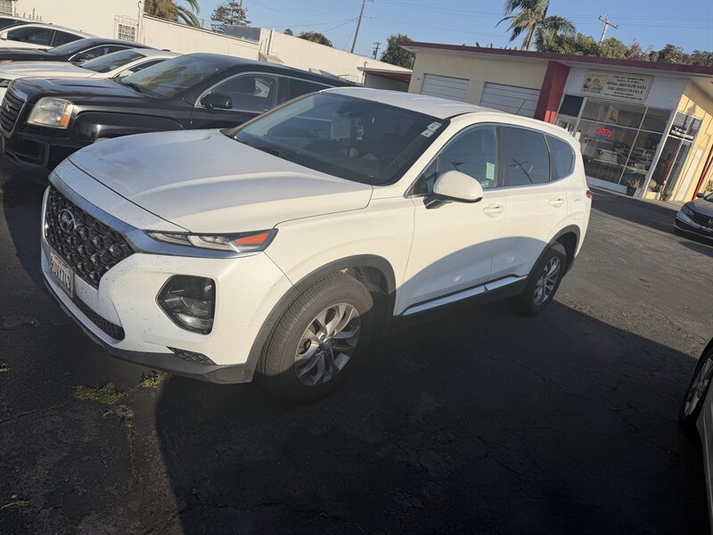 2019 Hyundai Santa Fe SE 2.4's photo