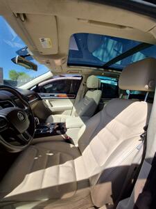 2012 Volkswagen Touareg TDI Sport   - Photo 2 - Eugene, OR 97402