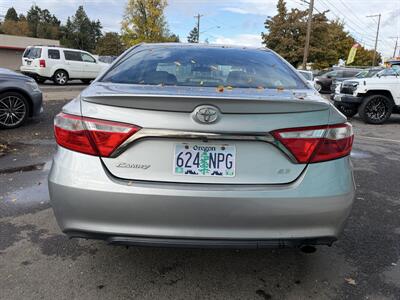 2016 Toyota Camry SE   - Photo 4 - Eugene, OR 97402