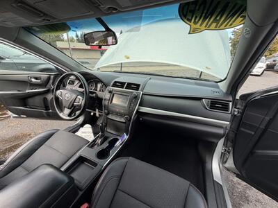 2016 Toyota Camry SE   - Photo 14 - Eugene, OR 97402