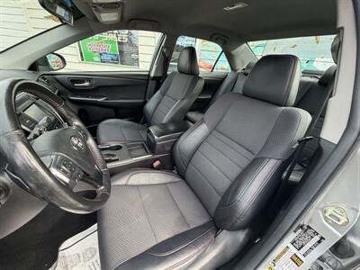 2016 Toyota Camry SE   - Photo 13 - Eugene, OR 97402