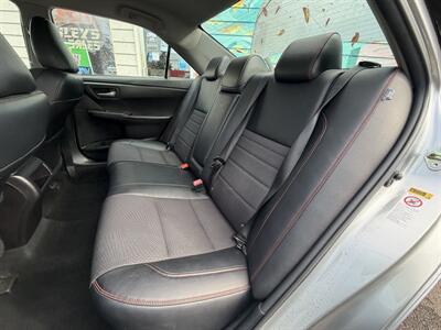 2016 Toyota Camry SE   - Photo 17 - Eugene, OR 97402
