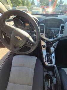 2014 Chevrolet Cruze LS Auto - Photo 2 - Eugene, OR 97402