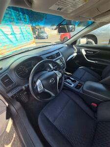 2017 Nissan Altima 2.5   - Photo 2 - Eugene, OR 97402