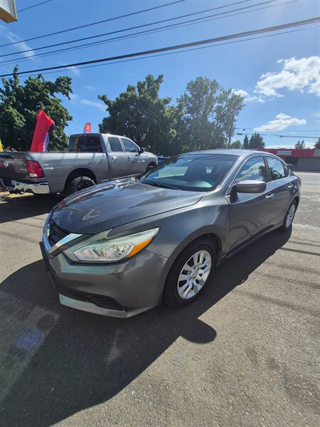 2017 Nissan Altima 2.5   - Photo 1 - Eugene, OR 97402
