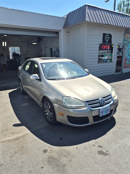 2005 Volkswagen Jetta 2.5   - Photo 1 - Eugene, OR 97402
