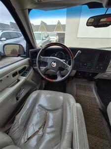 2006 Cadillac Escalade Premium ESV  6.0L Vortec Max - Photo 2 - Eugene, OR 97402